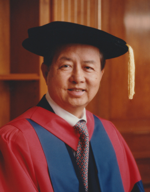 黃乾亨博士於1996年獲授名譽法學博士